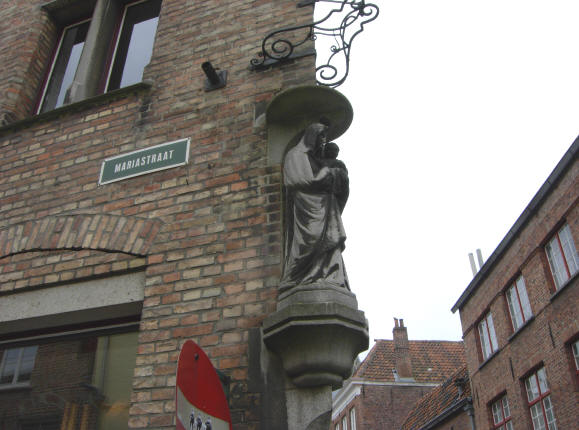 je zou verwachten in de mariastraat een extra fraaie te vinden...