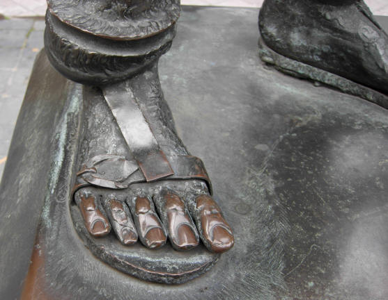 tenen in sandalen...