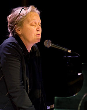 robin holcomb