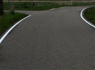een witgerand fietspad