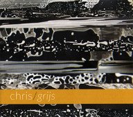 chris – grijs – een jonge zangeres en een doorgewinterde muzikant werken samen