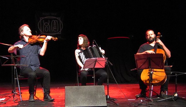 met sara salverius op accordeon