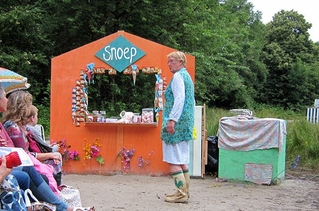 Bij een ouderwets zwembad hoort natuurlijk ook een ouderwets snoepkraampje - je kon hier ook echt voor ouderwetse prijsjes ouderwets snoep kopen. Erg leuk, en erg lekker ook nog eens.