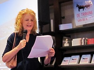 mariet meester presenteert haar boek bij boekhandel daan nijman in roden