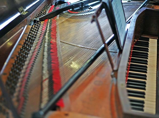 een kijkje in de piano