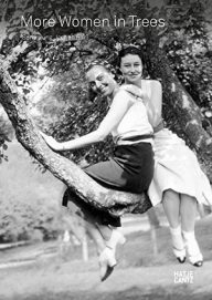 jochen raiß – more women in trees, een merkwaardige fotoverzameling