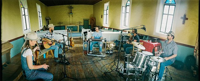 de band in de kerk