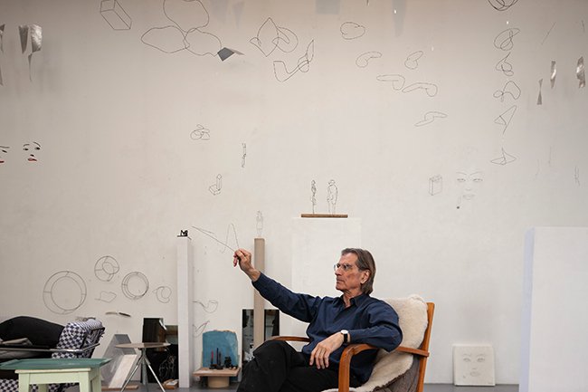 Markus Raetz in zijn atelier Markus Raetz in zijn atelier