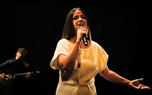 Lina zingt